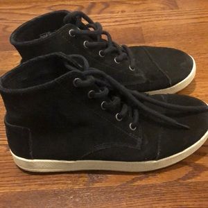 High tops Toms